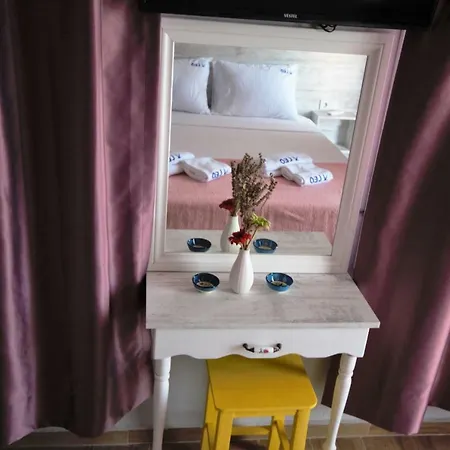 Отель Cunda Leo Boutique & Pool *